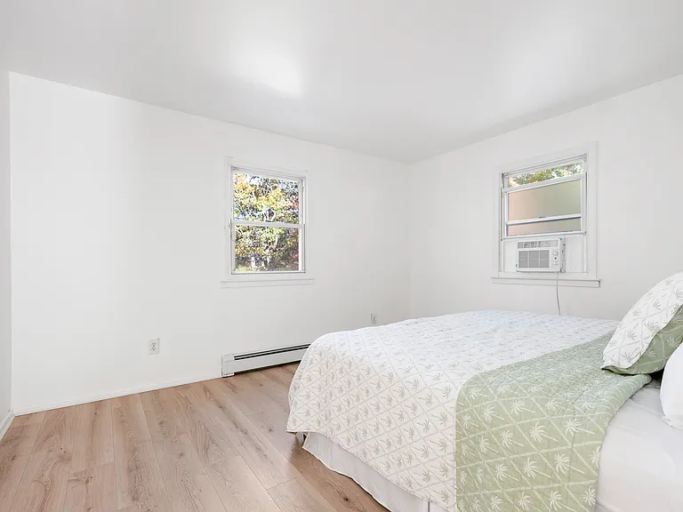 16 Peconic Rd — Photo 9