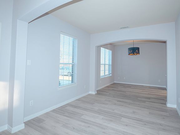 3rd image of 2451 Blanco Dr