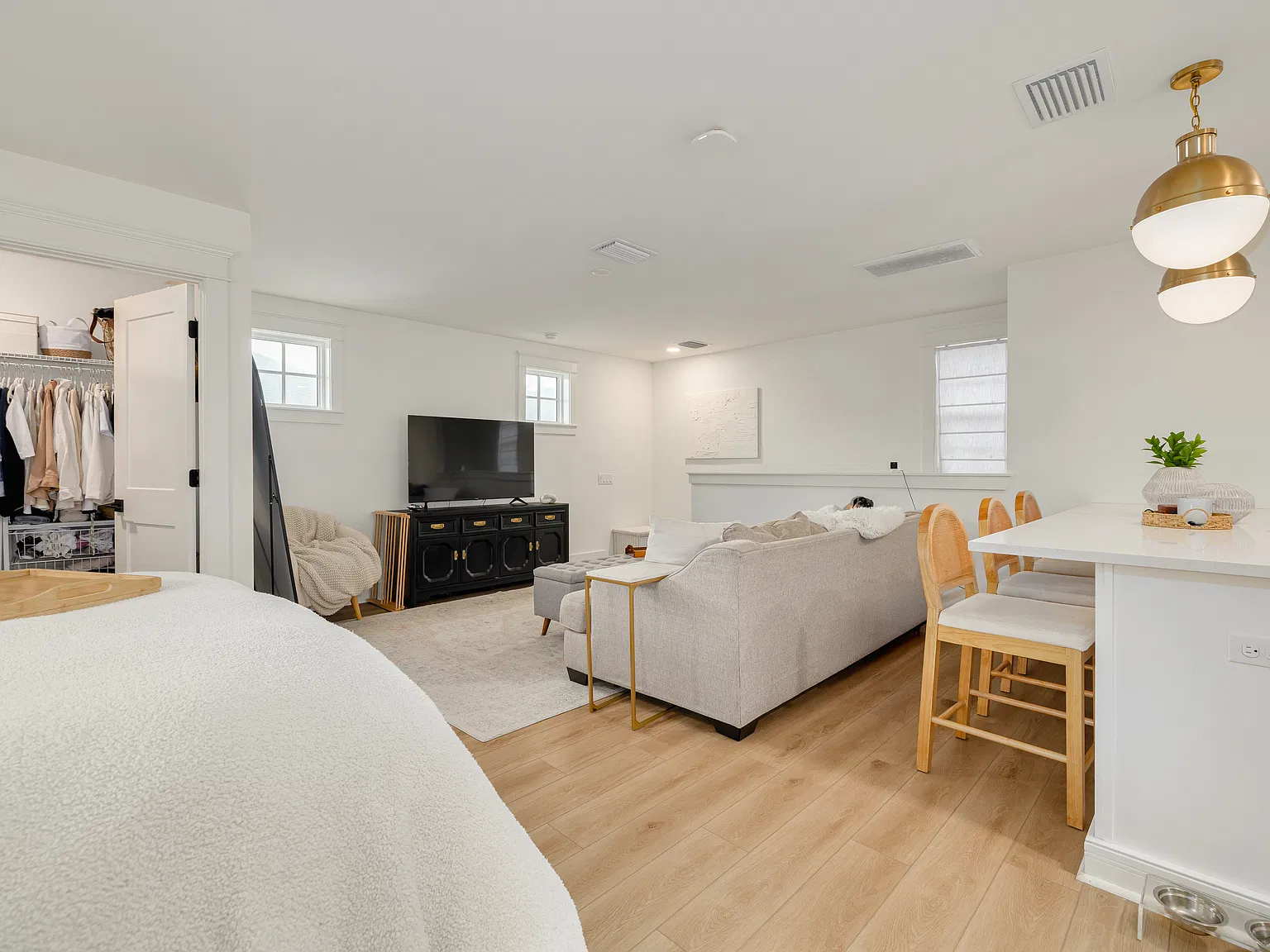 Studio, 617 sqft, $2,100 — Photo 2