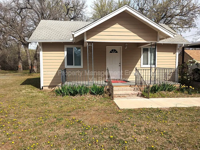 600 N Poplar Ln — Photo 1