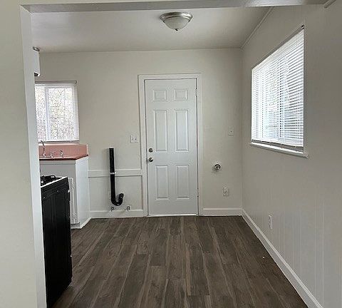 3rd image of 207 E E St #1