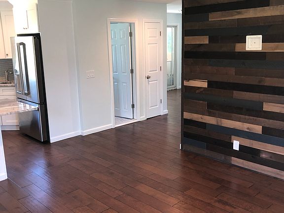 3rd image of 76 Earl St