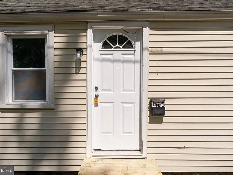 115 Davis Ln — Photo 4