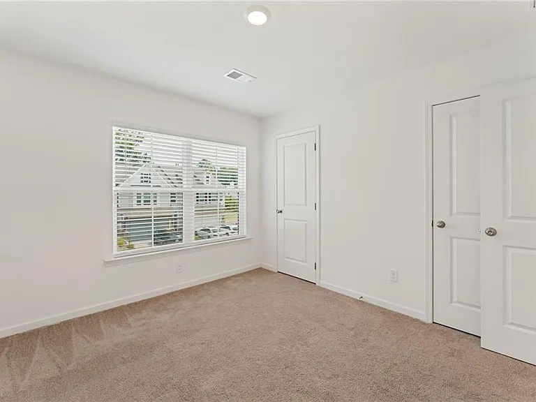 649 Isom Walk — Photo 28