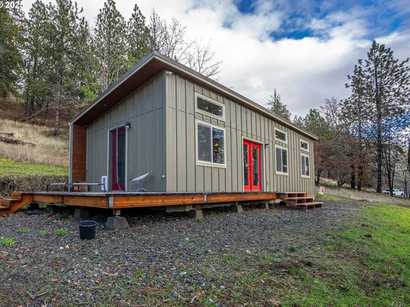 403 Johnson Ave, Lyle, WA 98635