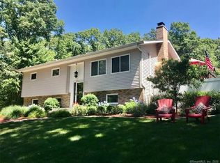 172 Natchaug Dr, Glastonbury, CT 06033