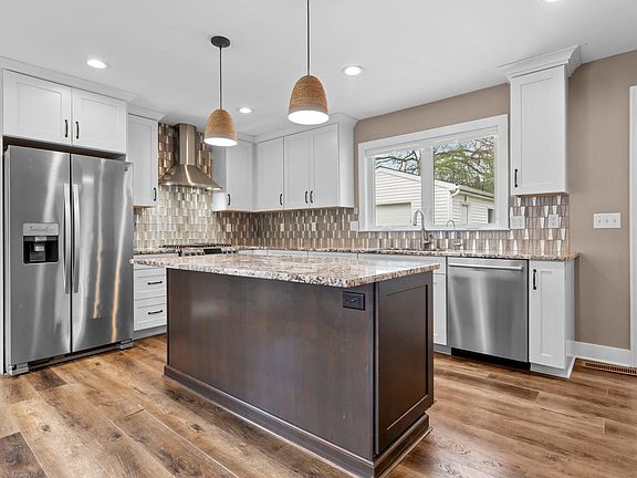 4th image of 706 Leona Dr