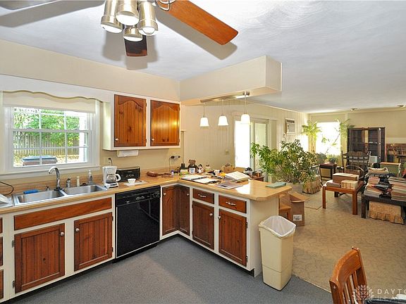 5th image of 1231 Howard Dr