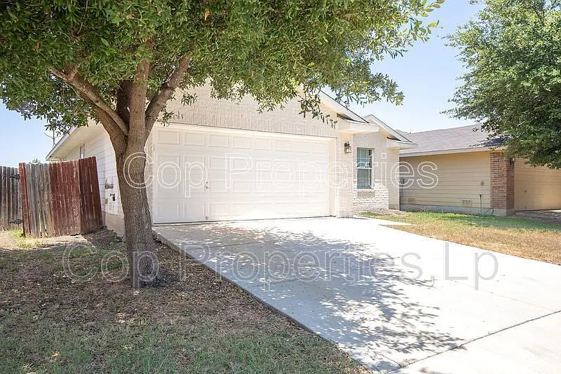 3 bed, 2.0 bath, 1677 sqft, $1,750 — Photo 2