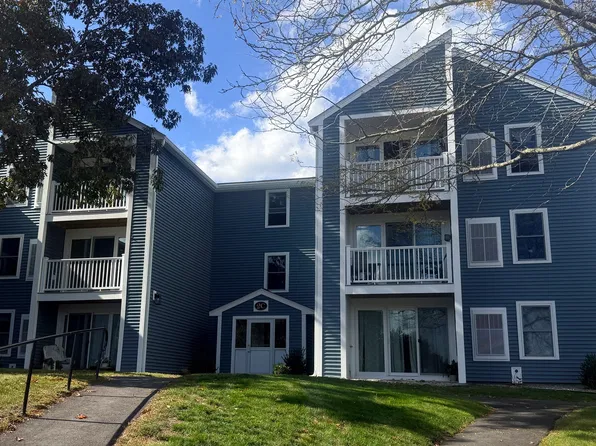 2 Marc Dr APT 2C5, Plymouth, MA 02360