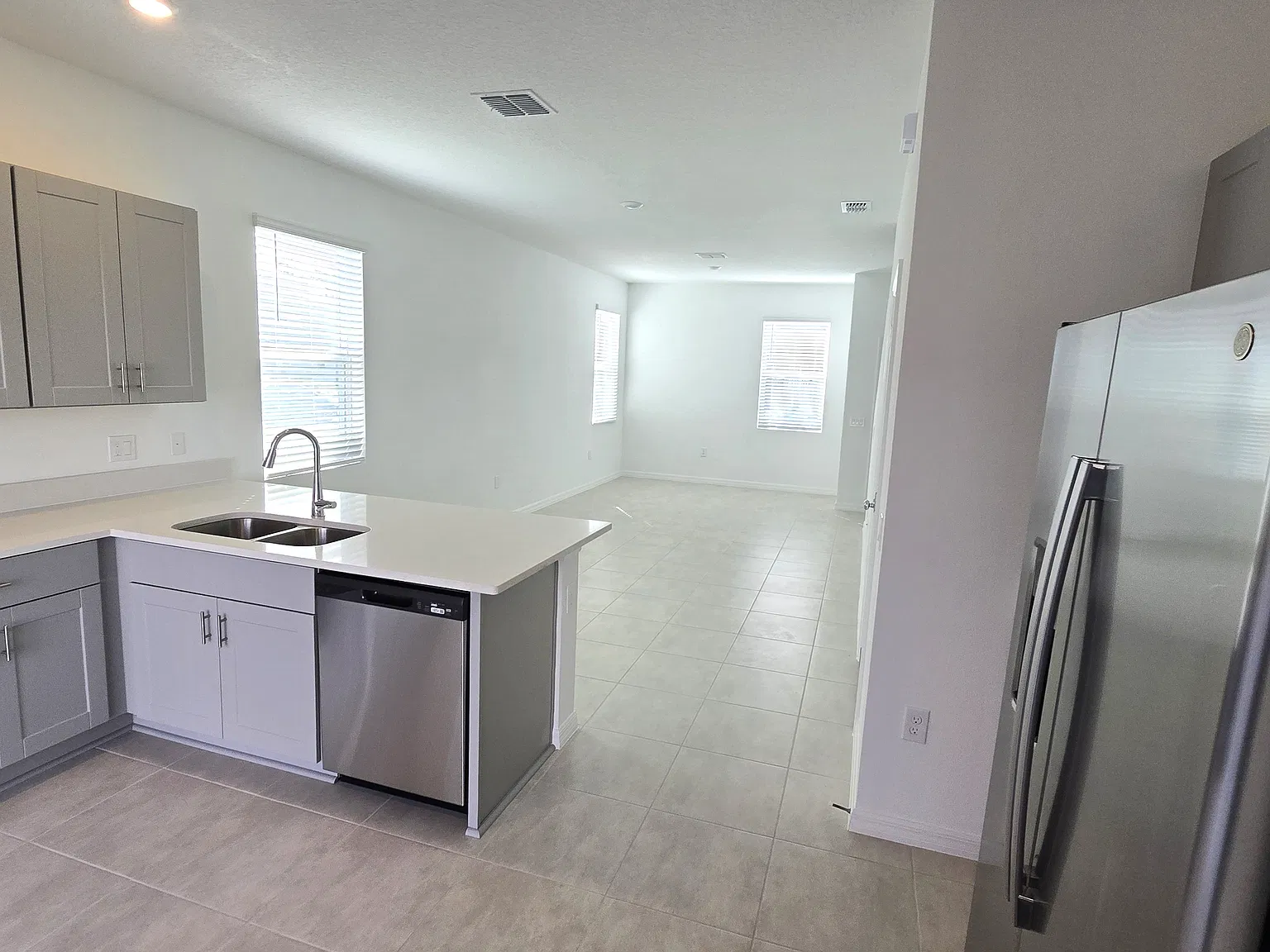 2 bed, 2.5 bath, 1550 sqft, $1,600 — Photo 3