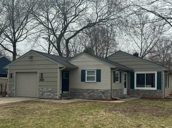 1245 N 118th St, Wauwatosa, WI 53226