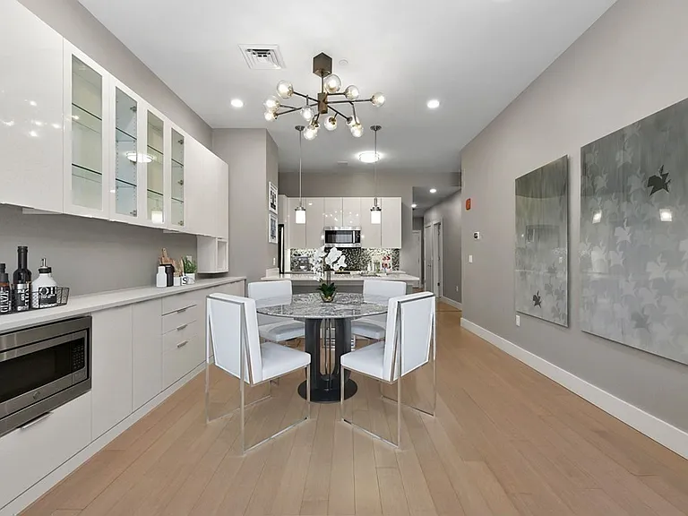 121 Portland St #202 — Photo 7