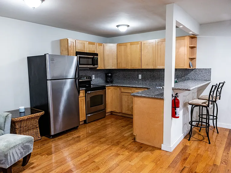 302 5th Ave #5 — Photo 3