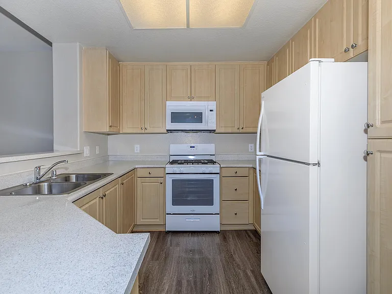 Laurel Glen Apartment Homes — Photo 46