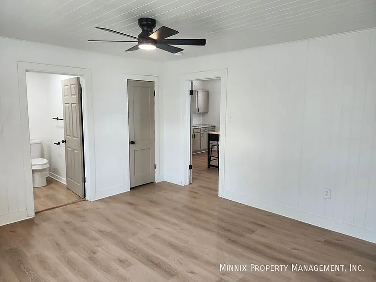 335 W Division St — Photo 4