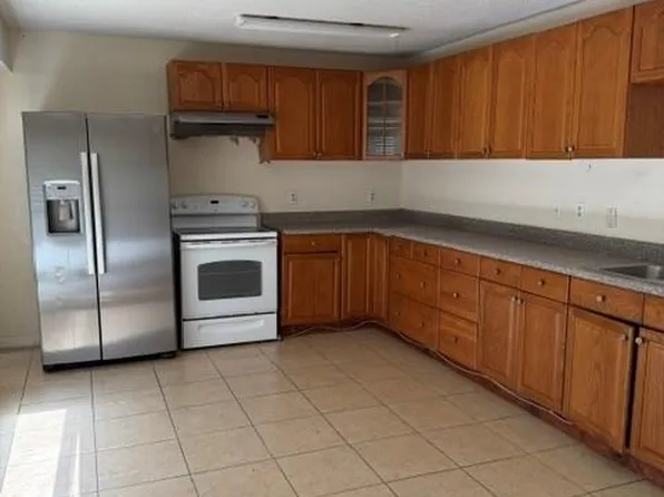 781 Country Place Dr, Houston, TX