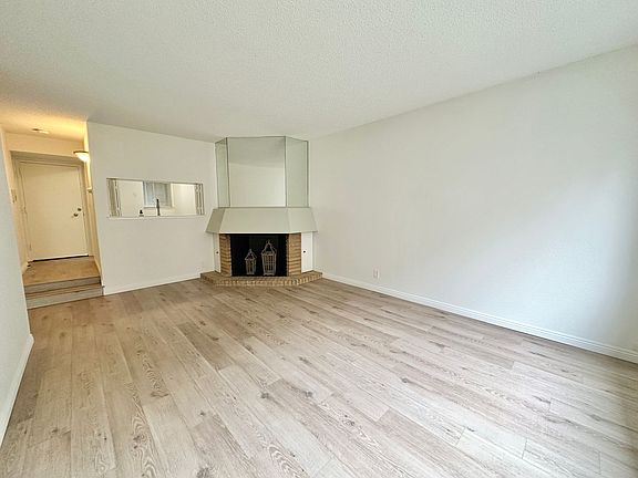 2nd image of 2101 Baker St Unit 7