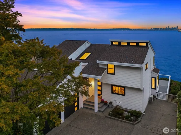 4692 Rockaway Beach Road NE, Bainbridge Island, WA 98110