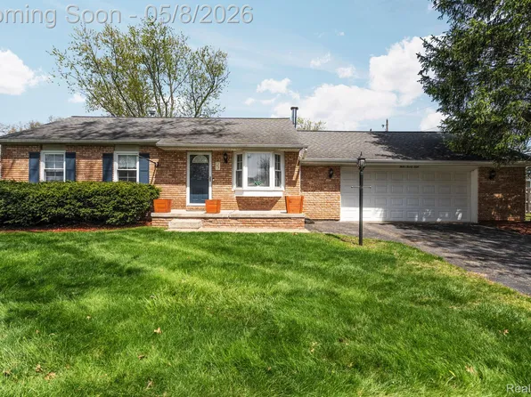 1228 Amarillo St, Wolverine Lake, MI 48390