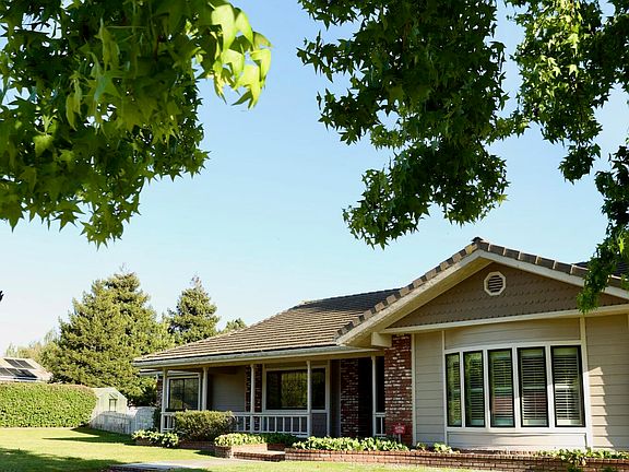 5th image of 1340 Foxenwood Dr