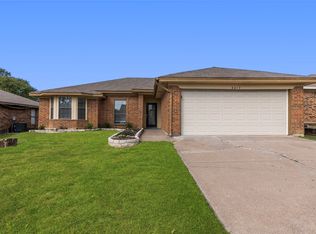 8217 Meadowbrook Dr, Watauga, TX 76148