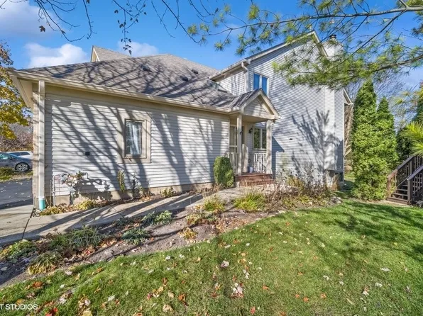 485 Doverton Ln Unit 485, Fox River Grove, IL 60021