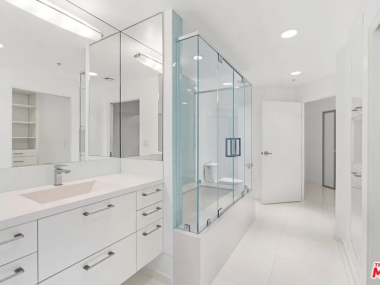 13700 Marina Pointe Dr #1915 — Photo 18