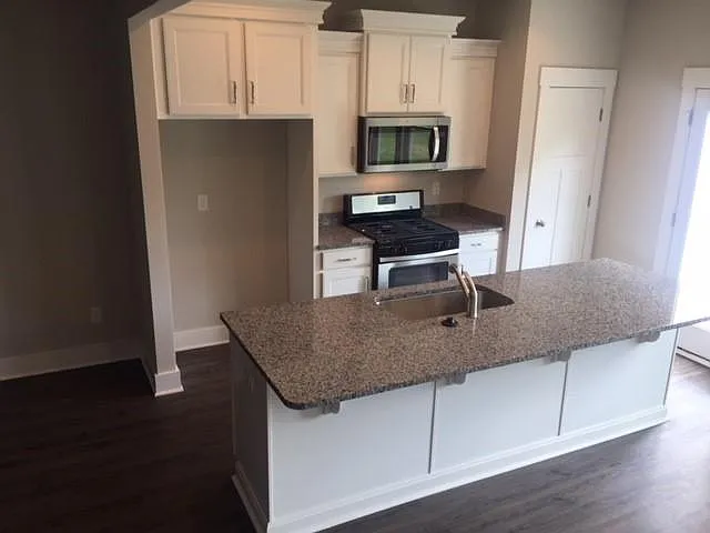 3 bed, 2.5 bath, 1625 sqft, $1,800 — Photo 3