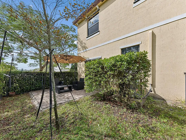 4622 Belgian Ln — Photo 32