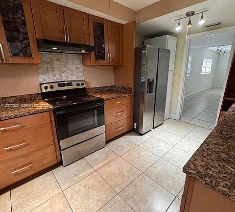 4th image of 2192 NE 171st St #1