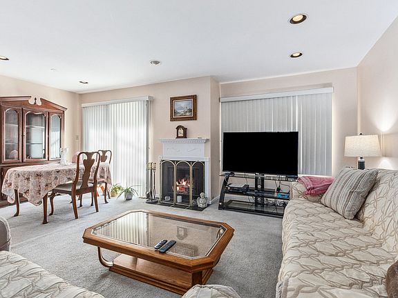 2nd image of 7 Cherrywood Ct