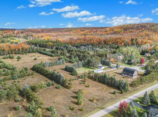 80 Pleasant Valley Dr, Harbor Springs, MI 49740
