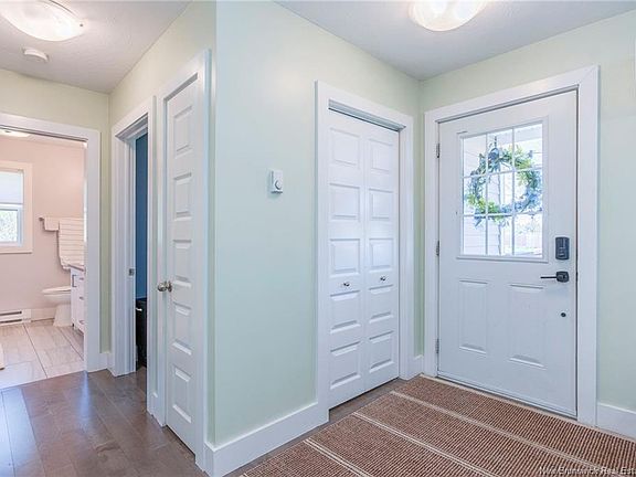 3rd image of 1042 Elmwood Dr