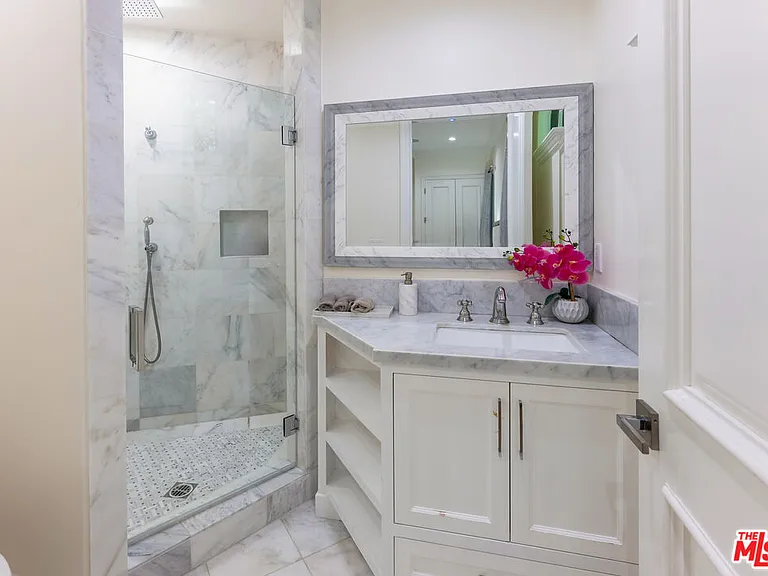 391 S Saltair Ave — Photo 16