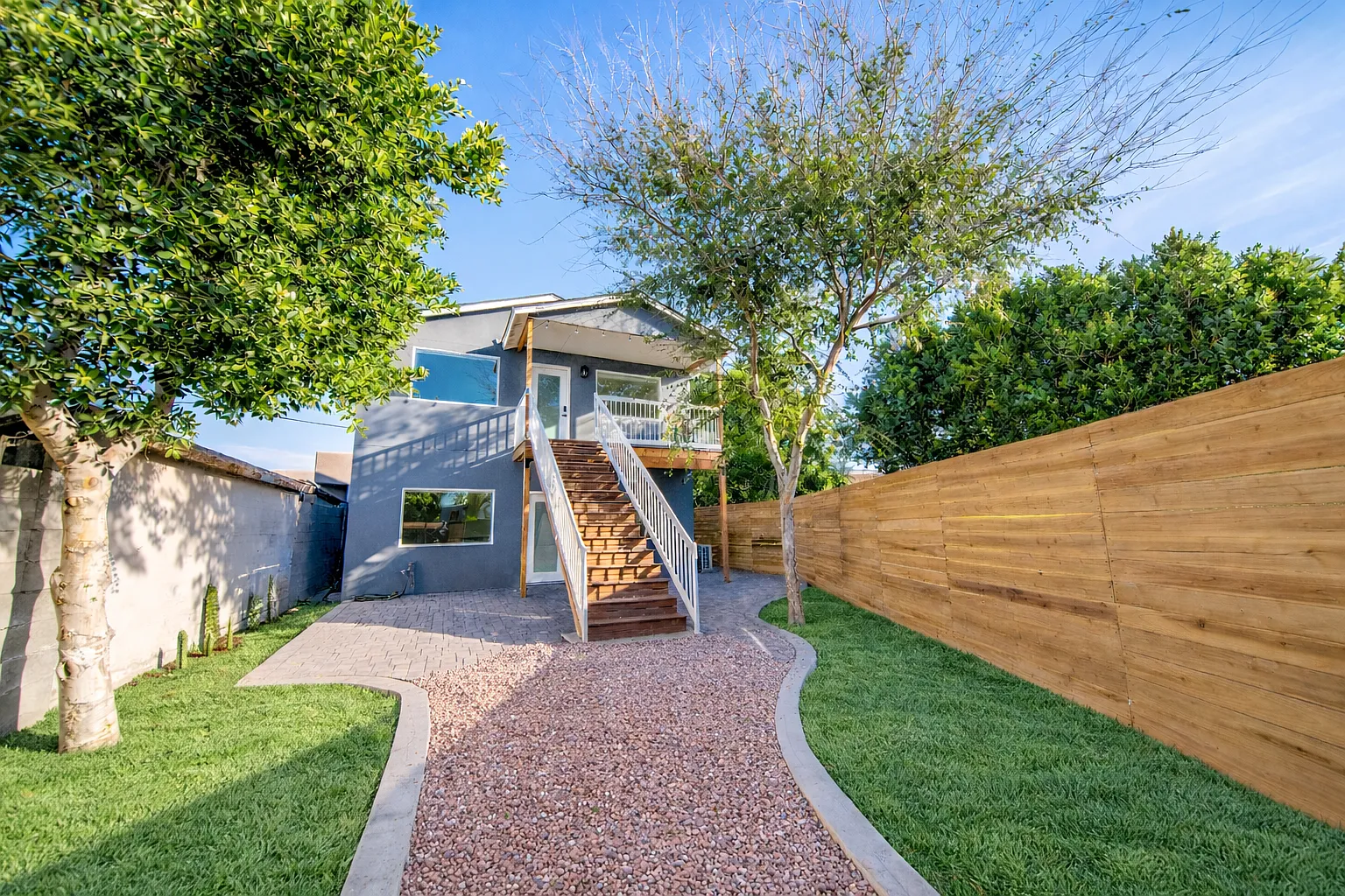 1514 E Clarendon Ave — Photo 1