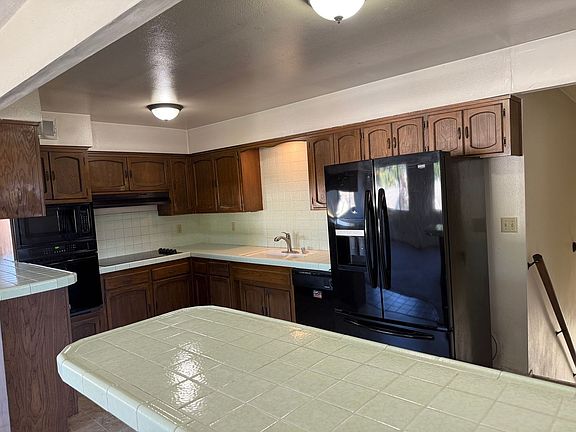 4th image of 212-218-236-242 W Cypress Ave #393-395-209
