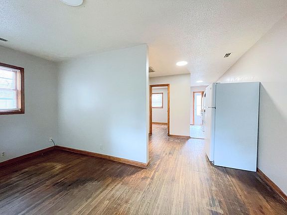 4th image of 207 1/2 W 8th Ave APT 1