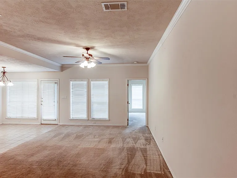 113 Karten Ln — Photo 3