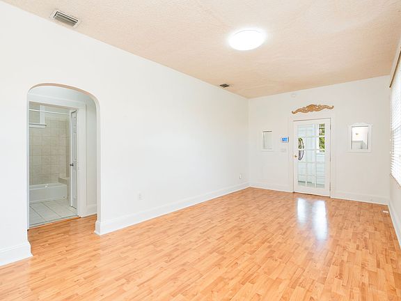 5th image of 2335 SW 15th St #2337