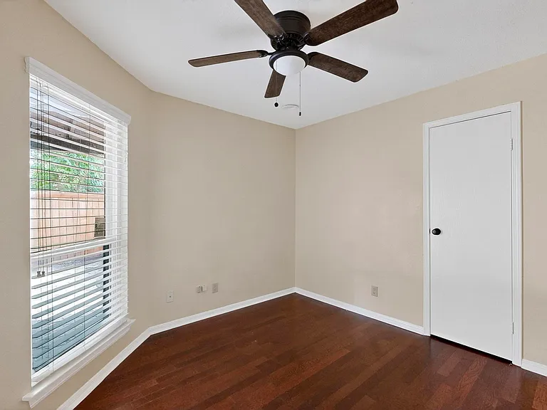 936 Sugarberry Dr — Photo 24