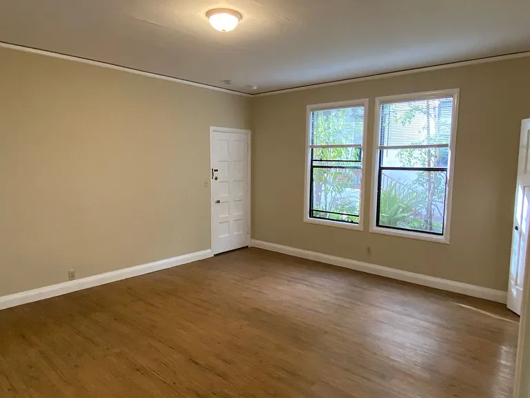 886 Cleveland St — Photo 5