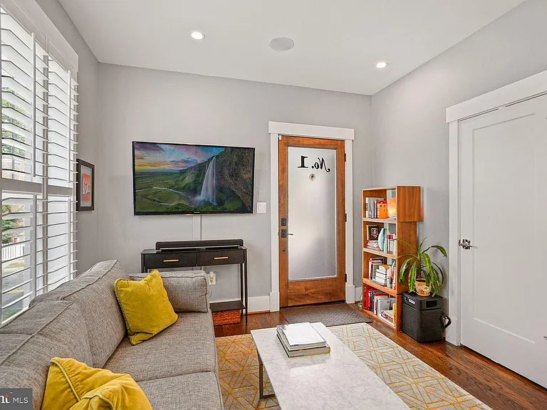 509 Franklin St NE #1 — Photo 3
