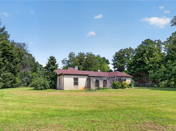 1719 Old Central Rd, Central, SC 29630