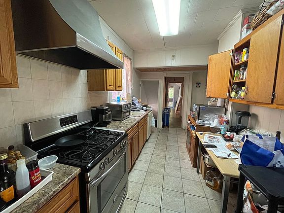 5th image of 27 Avenue