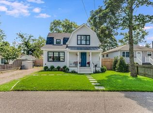 22 Pine Blvd, Patchogue, NY 11772