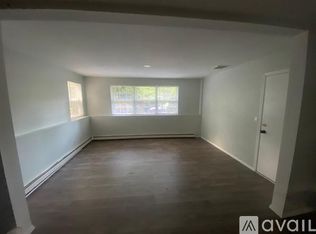 404 Sheep Pasture Rd, Port Jefferson, NY 11777