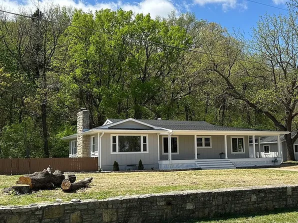 641 Zeandale Rd, Manhattan, KS 66502