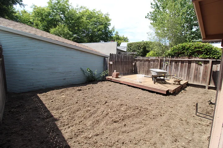 1433 Cottage St — Photo 12