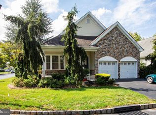 97 Hummingbird Dr, Hamilton, NJ 08690